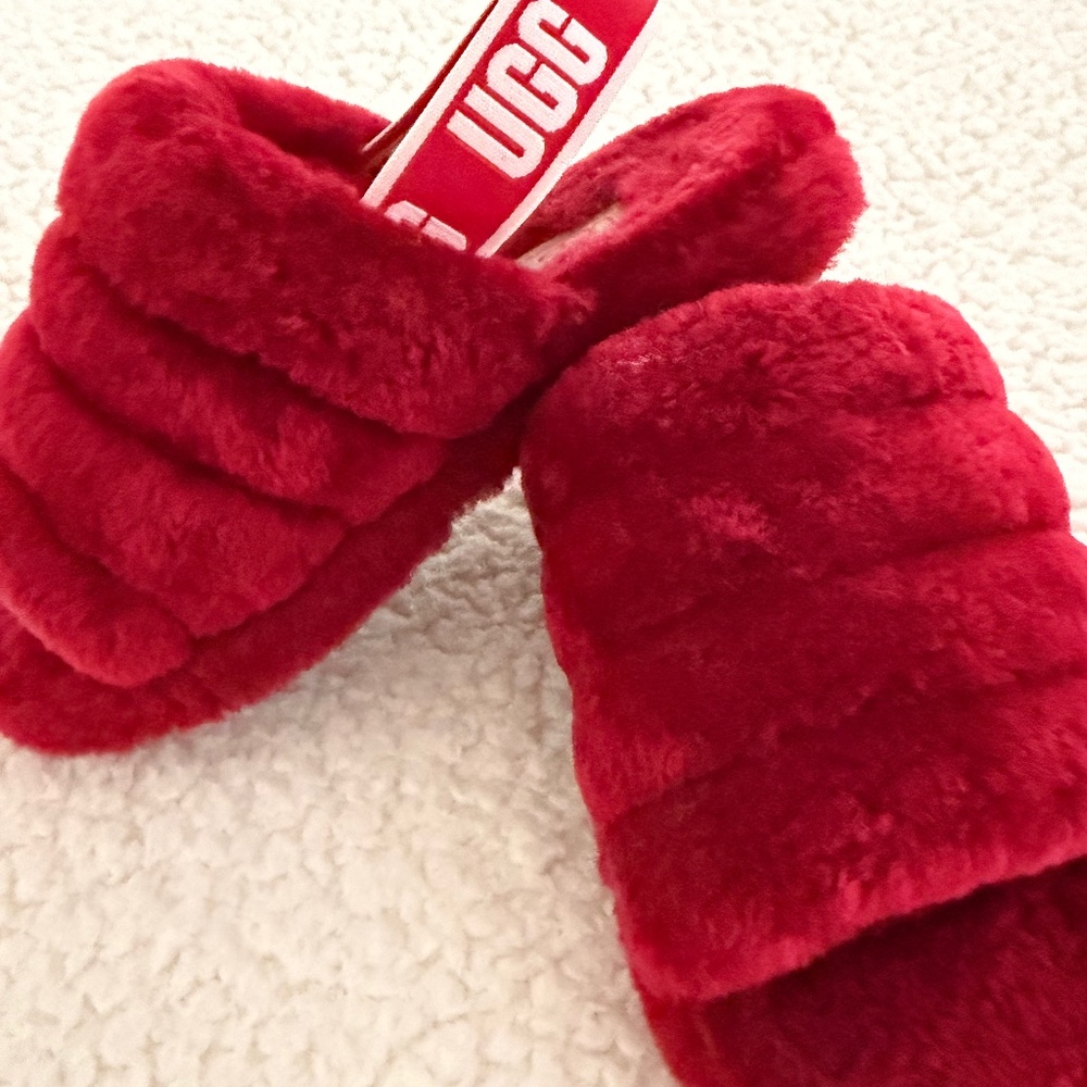 Ugg Fluffy Red Slippers Girls Youth Size 1 - Picture 1 of 4